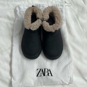 Brand New Toddler Boots with faux fur, size 24, 8T